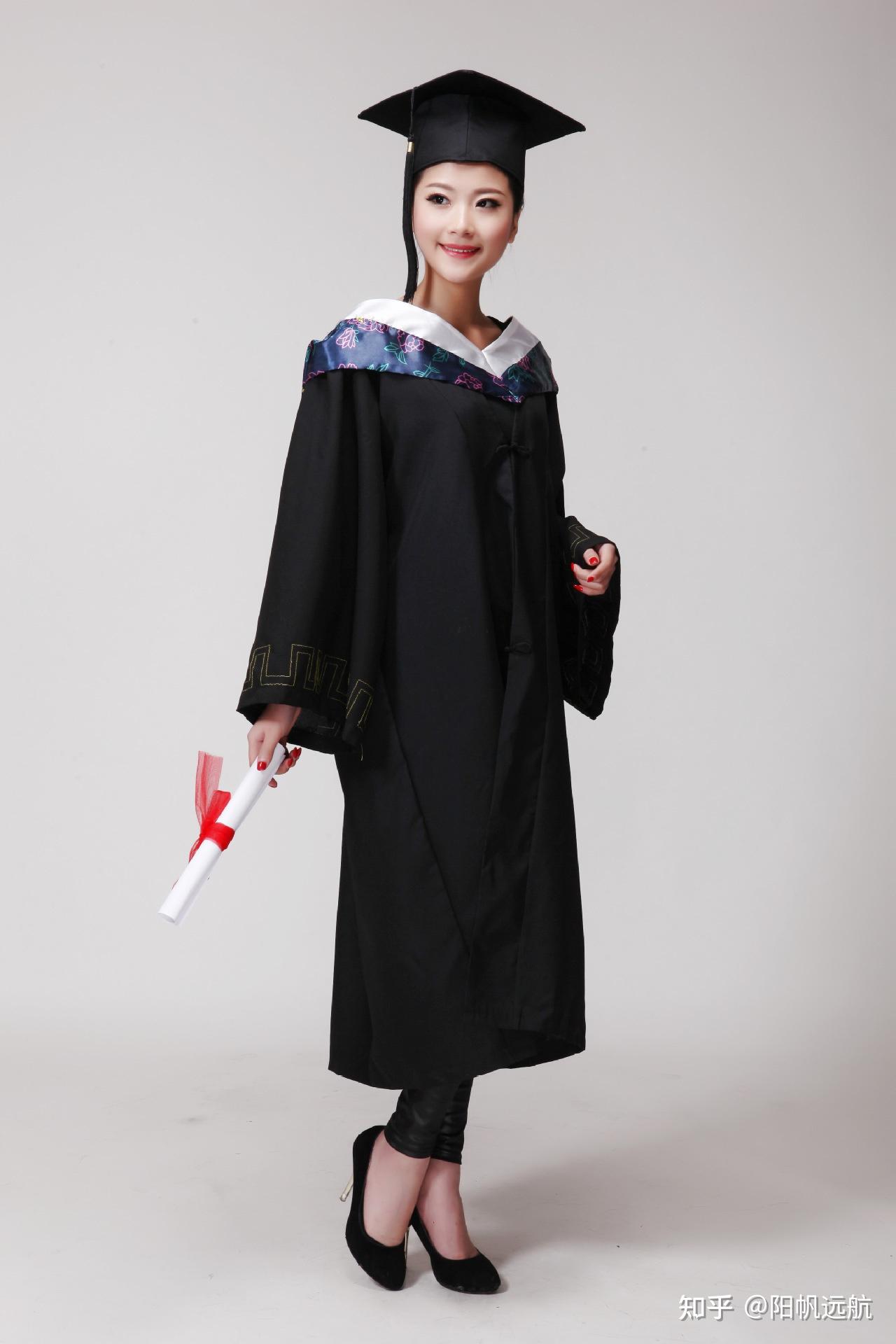 设计出了新款学位服,各具特色,百花齐放,百家争鸣