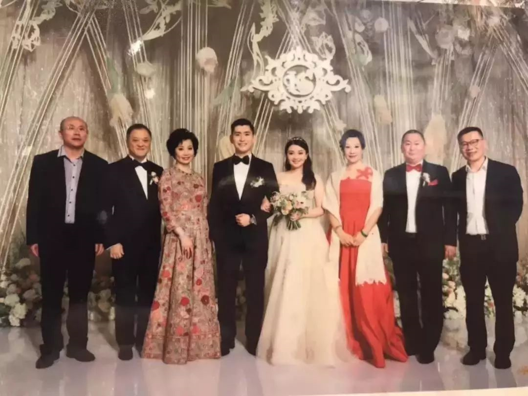 刘志强的长子,28岁的刘根森,与来自香港的富力地产老板李思廉的爱女
