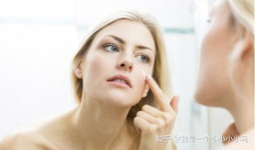 爽肤水的正确用法步骤 v2-ef442914f9807436327744468ee3f6ba_r.jpg