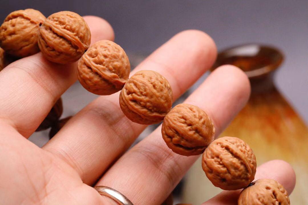 文玩小核桃从挑选到盘玩原来有这么多讲究