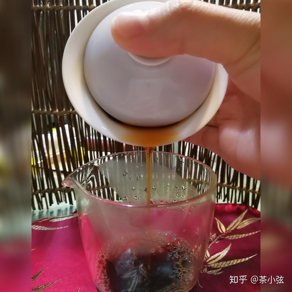 蓋碗泡茶的兩種出湯方式