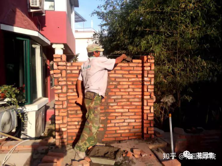e,选择砌筑方式砌筑砌墙一般有12墙,18墙,24墙,37墙和50墙.