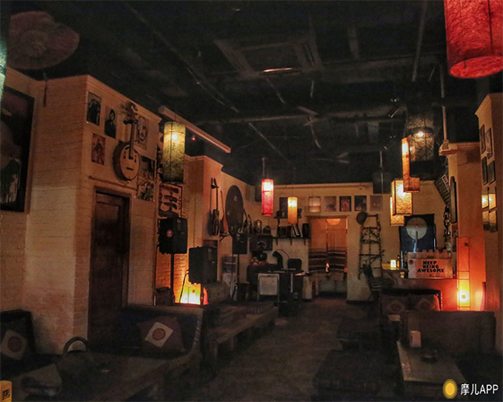 这次「探店」,我们来到了成都的马丘比丘酒吧.live,啤酒,聊天,social.