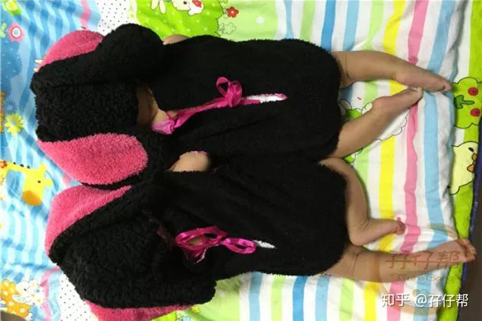 宝宝几个月会自己从躺到坐 v2-ef8b5f95eac636c432df11da35653ac2_r.jpg