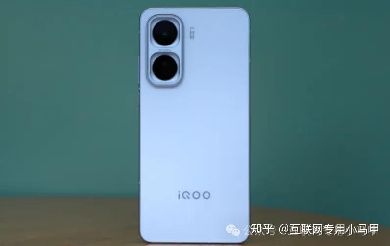 iQOO Neo11和Z11 Turbo区别过于明显,看完对比,再选不后悔