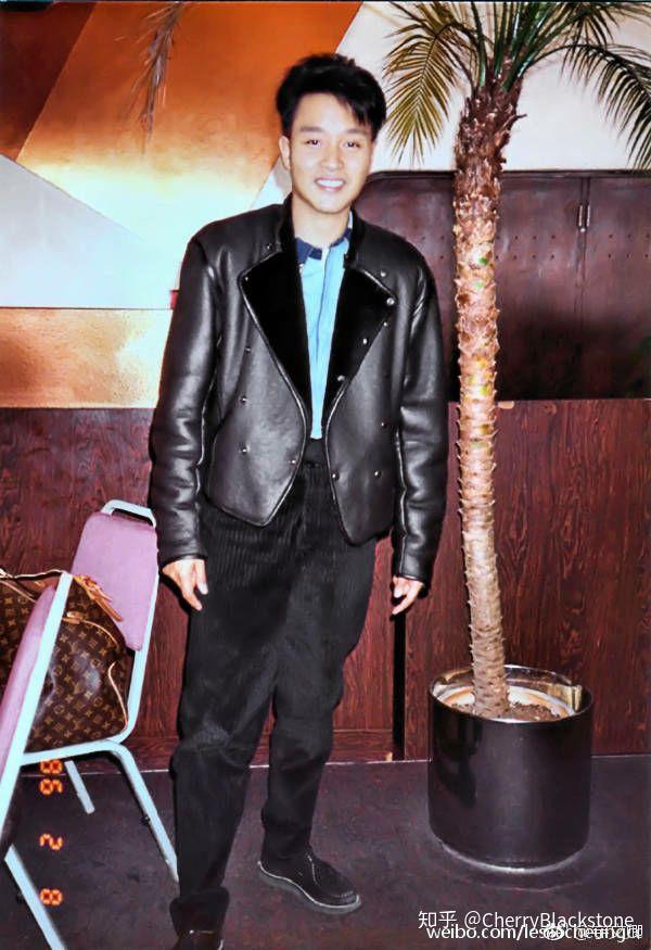 请问各位知友有没有哥哥张国荣全身照高清图想做人形立牌可以吗