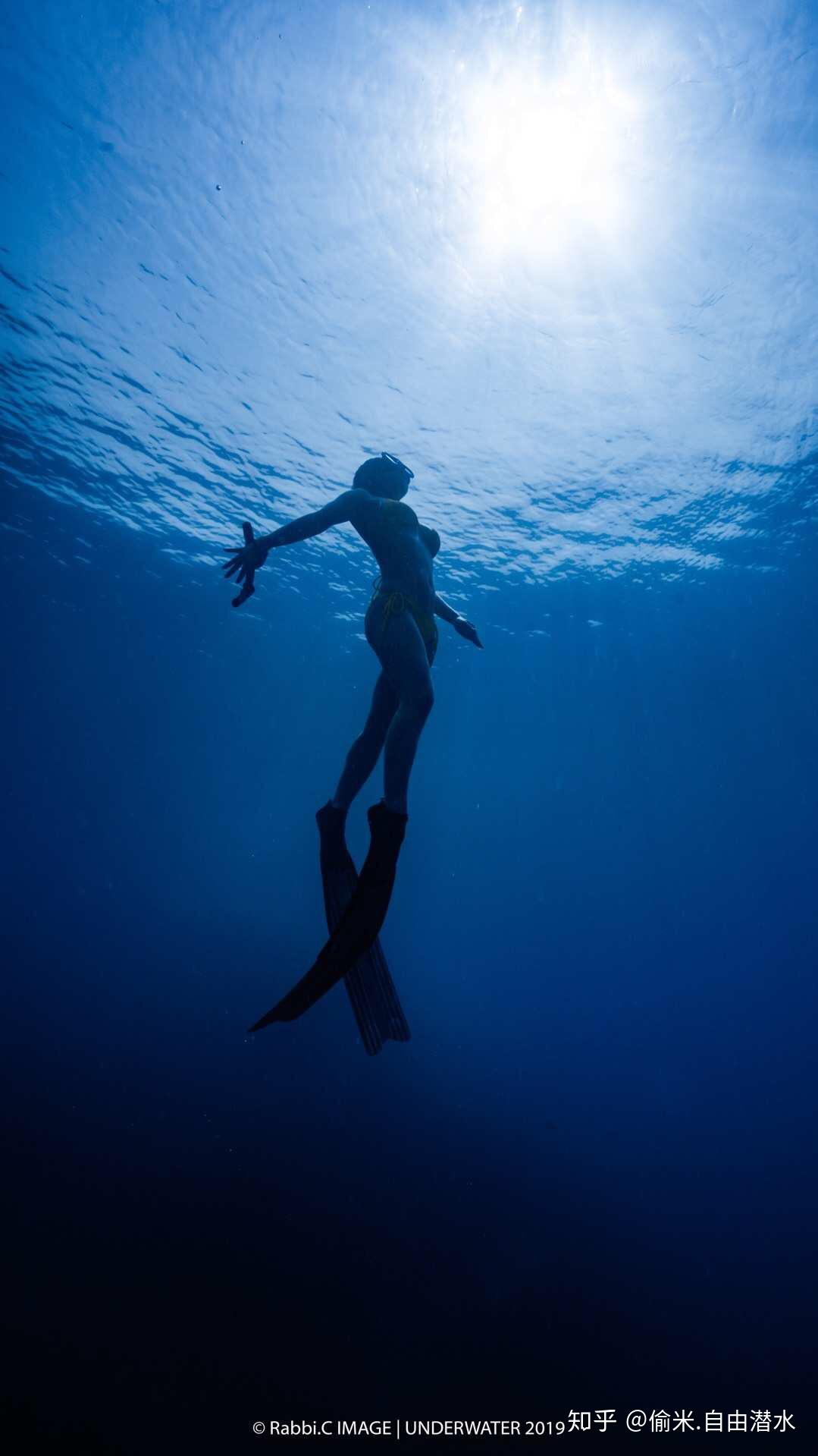 世界自由潜水第一人图片