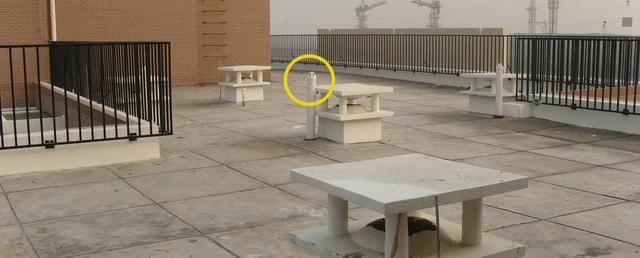 卫生间里有两根排水管,难道是开放商买一送一?能不能拆掉一根