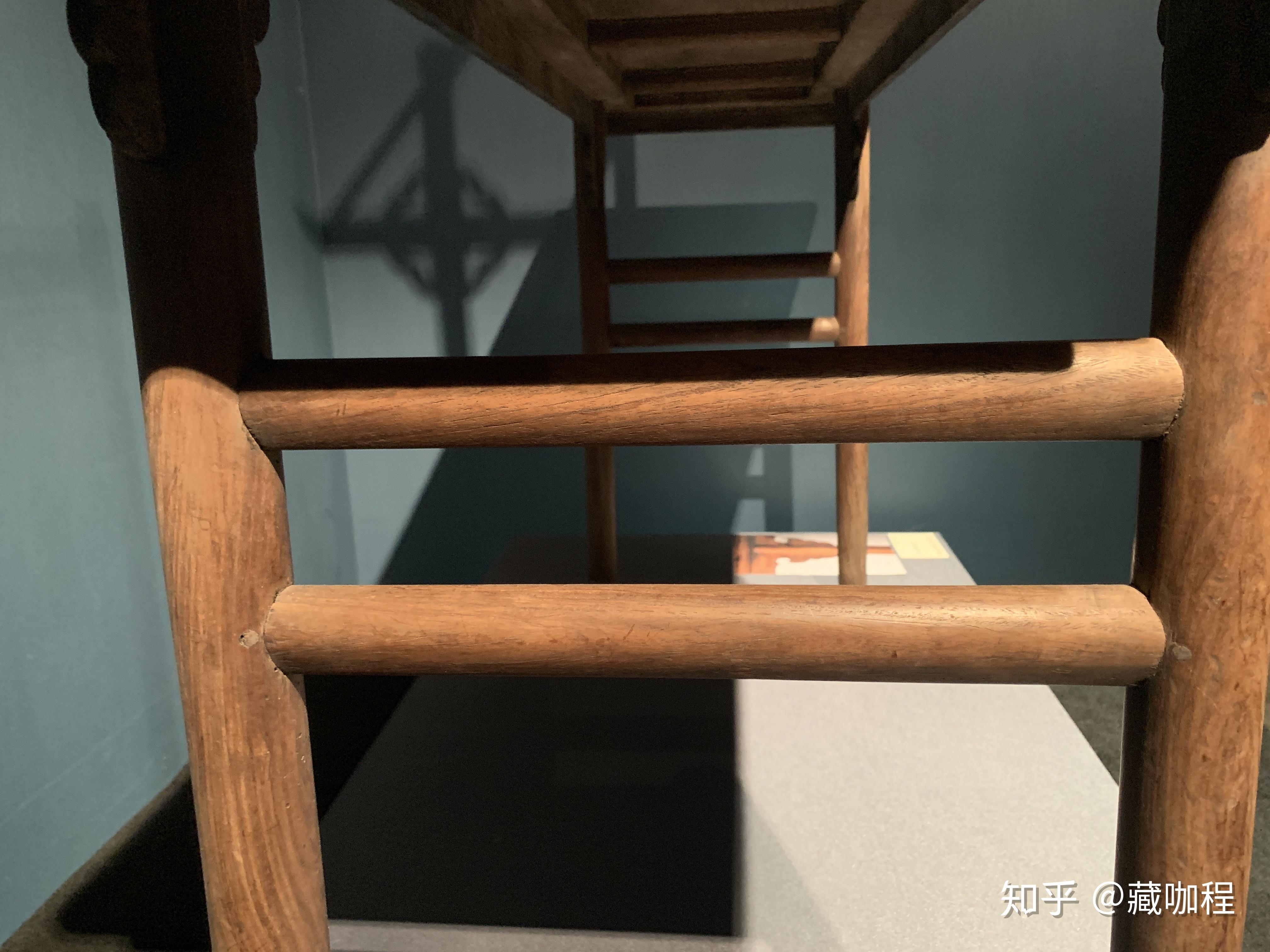 宽边框小牙头尖尖脚黄花梨琴案断代到明