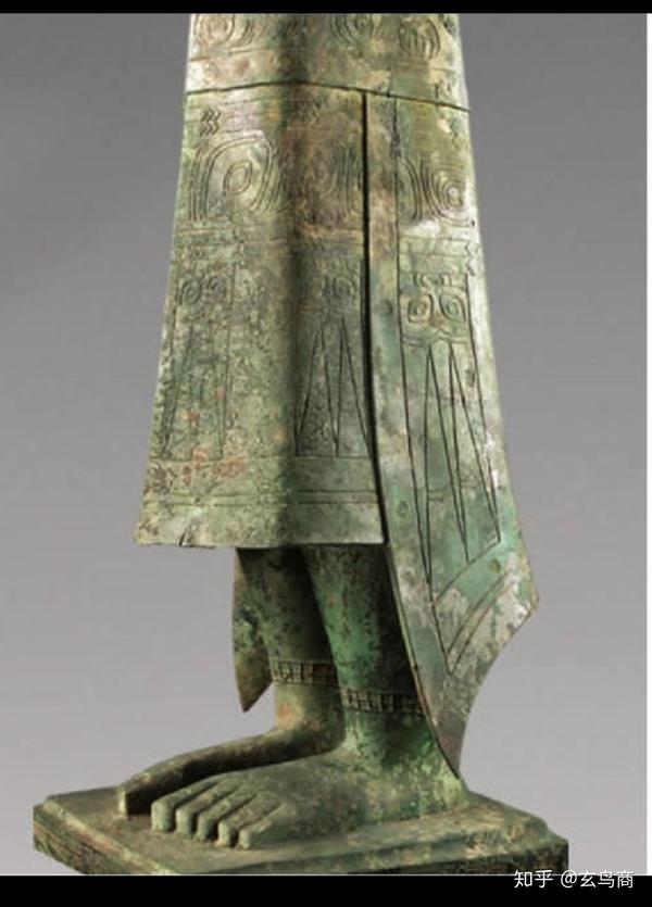 所幸的是,古埃及胡夫留存有一个极珍贵的很小的象牙真人雕像,见下图