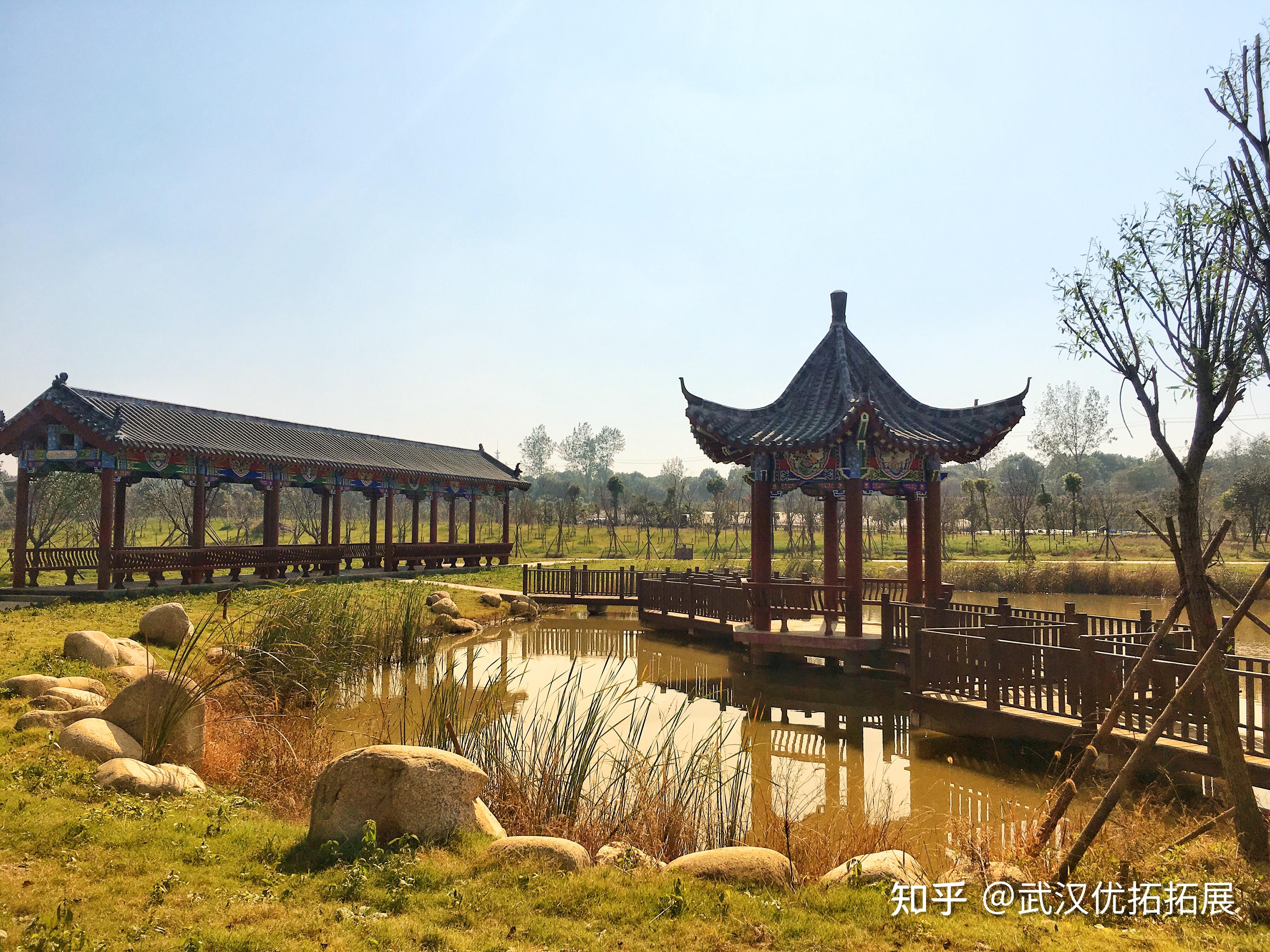 文化艺术氛围浓厚,建筑风格独树一帜,是中法生态城的示范项目