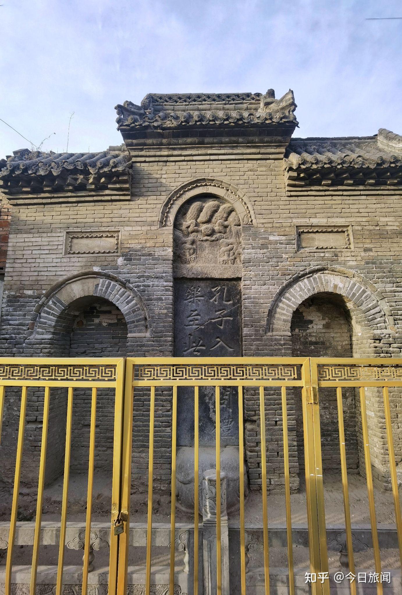 在孔子入周问礼碑向东200米处的东关大街18号,是古洛邑今洛阳百善书院