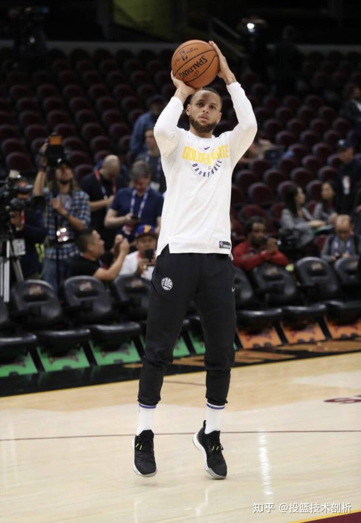 利拉德超远距离三分是联盟第一了吗库里的粉丝们会不会不服