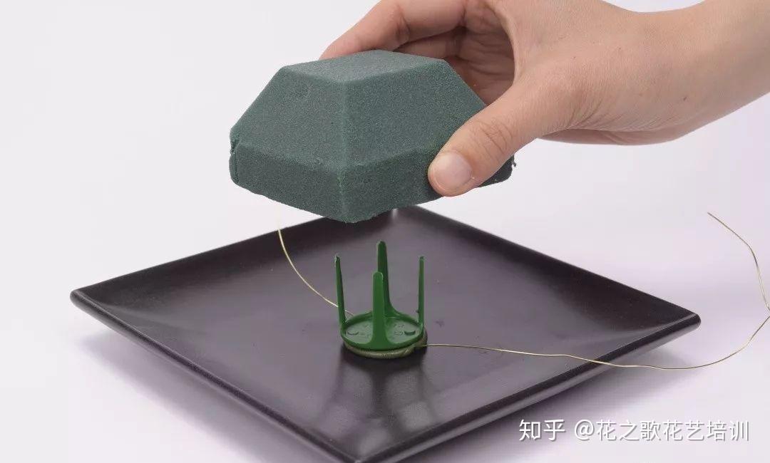 不管多么有魅力的作品,如果在移动过程中坍塌了就没有意义了.