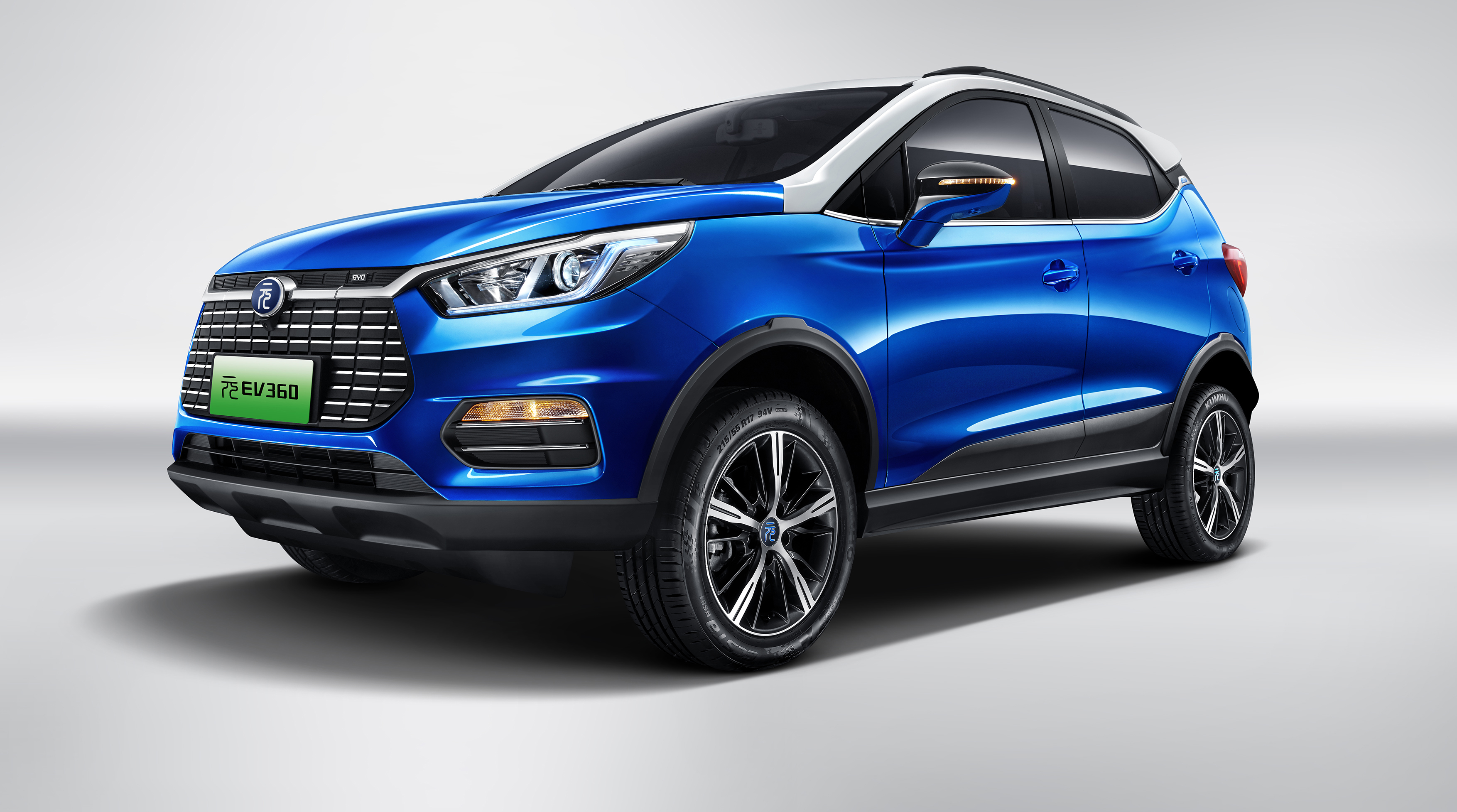 比亚迪元ev是一款小型纯电suv,有着不错外观,悬挂外胎设计,应该能赢得