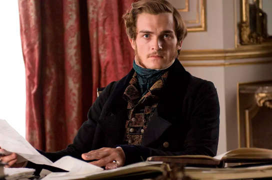 饰演阿尔伯特亲王的鲁伯特·弗兰德(rupert friend)因在「浪荡子」