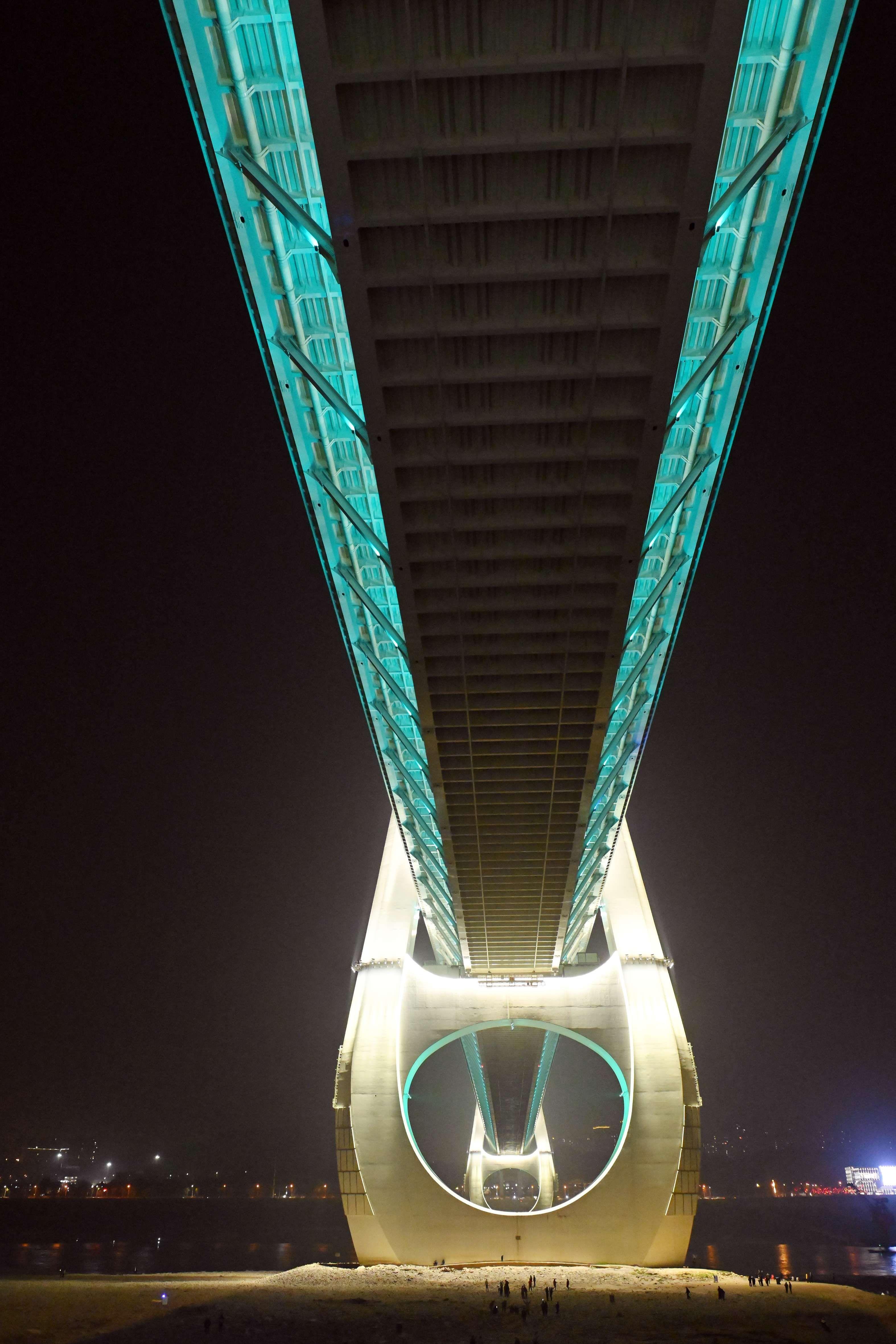 壮哉!重庆市白居寺长江大桥火出圈