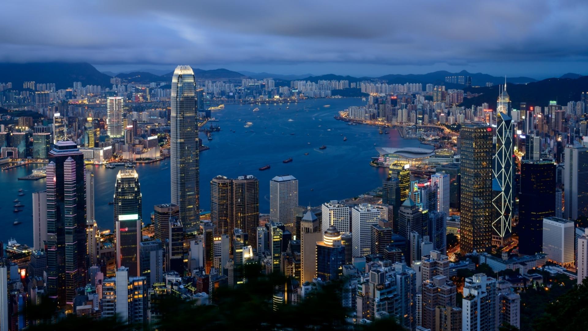 台风地震中,为啥摩天大楼反而比一般建筑更安全? - 知乎