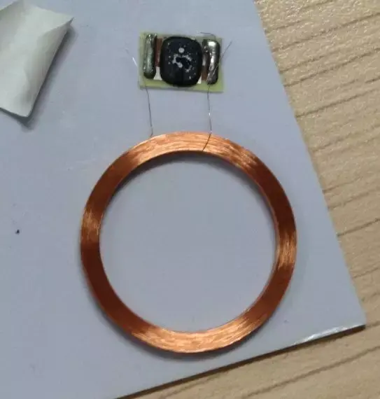 >>>>焊接t55x7芯片到小线圈上