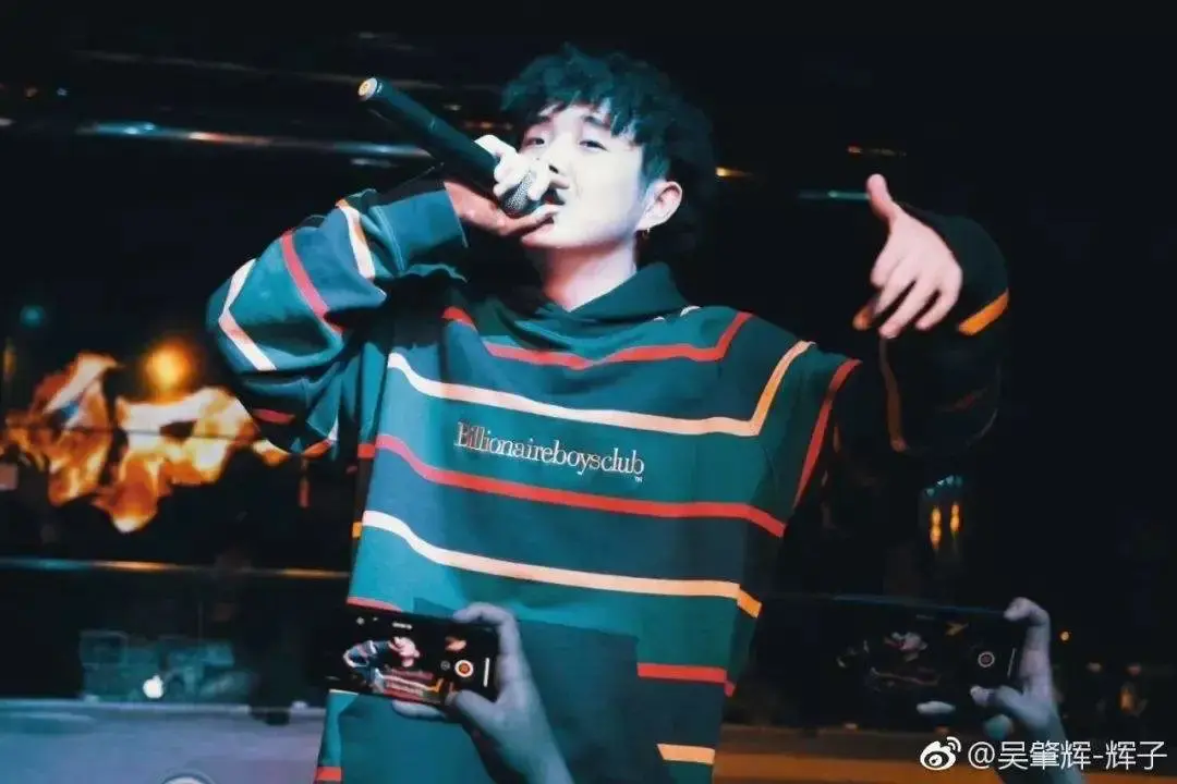 因为两年前和pg one的beef,辉子到现在还在微博上和pg one粉丝互喷