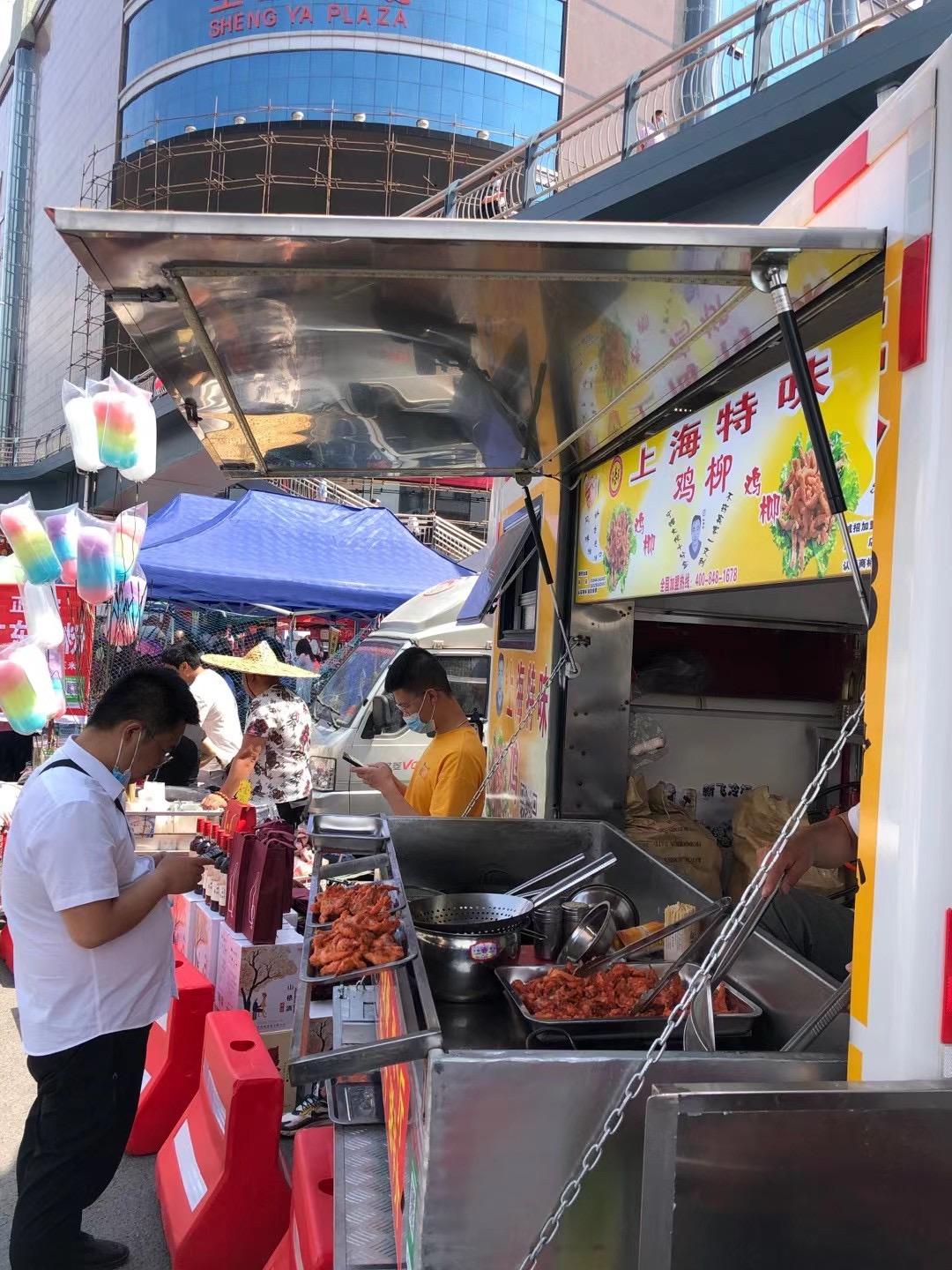 躍進汽油多功能售貨車街頭擺攤美食車流動小吃車街景餐車