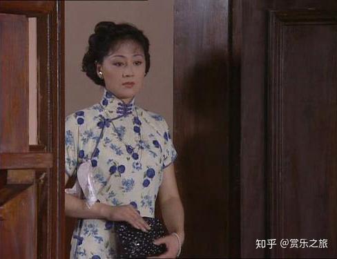 雷雨》根据著名剧作家曹禺的同名话剧改编,由李少红导演,赵文瑄,王姬