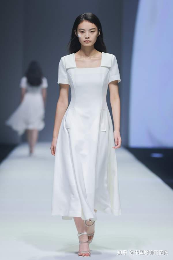 不完整的完整轻奢女装lynfong2023ss上海时装周优雅发布