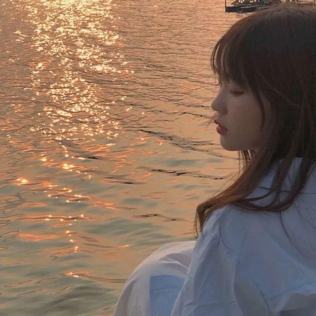 有没有晚霞的女生头像