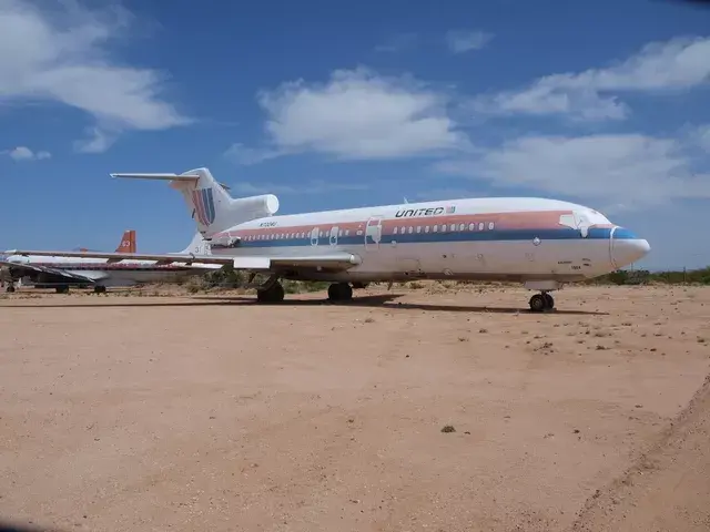 第一架777安家皮马身边有南航733相伴