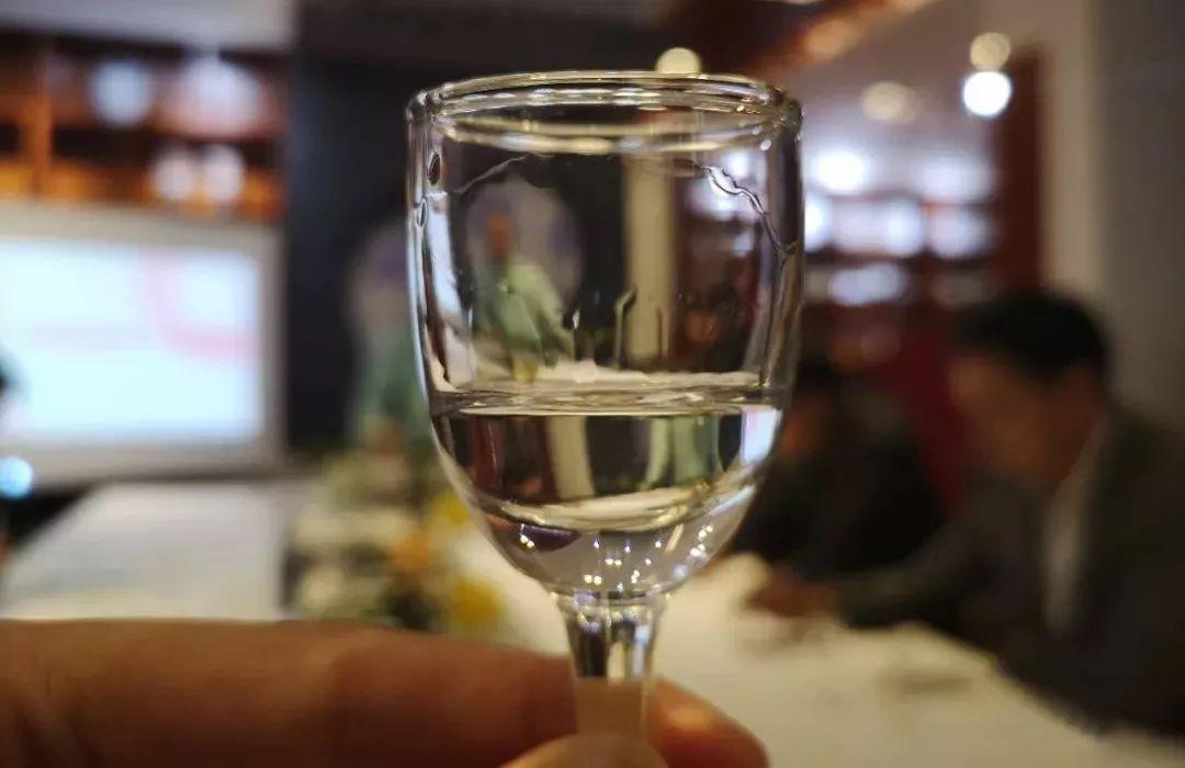 什么酒能放100年 v2-f1f8de632e53e4c6abdb3c5c9ba361ae_r.jpg