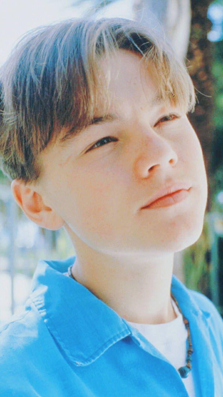 请问谁有小李子年轻时的照片