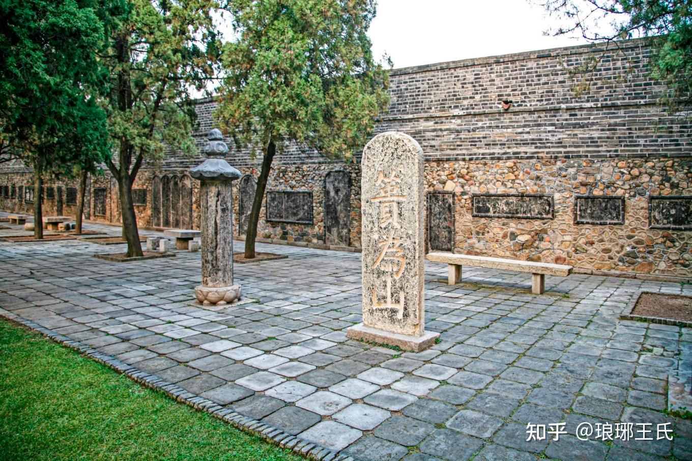 桑塔纳游岱庙之汉柏院