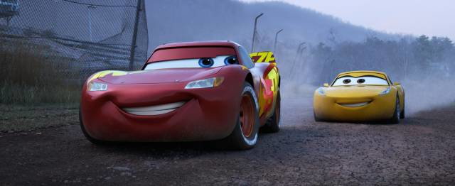 从光荣退役到复出夺冠,鬼知道闪电麦昆经历了什么|《赛车总动员3:极速