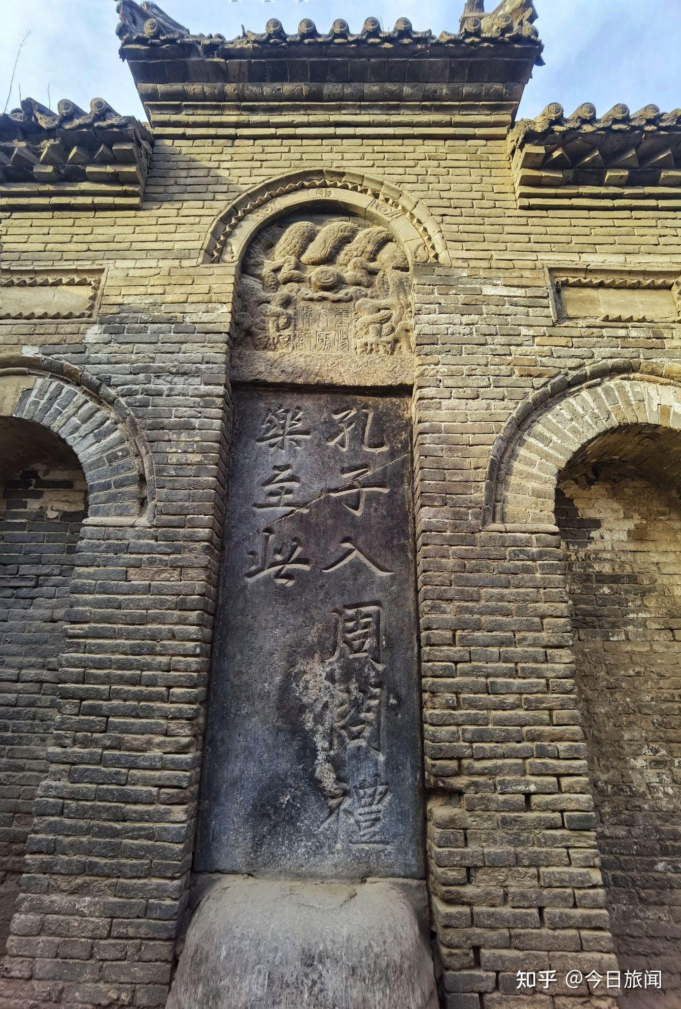 "孔子入周问礼"碑,位于洛阳瀍河区东关大街华林路口东30米处.