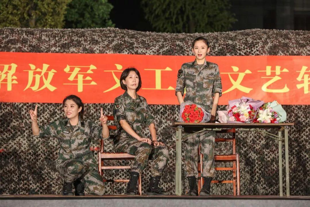 解放军文工团的这波操作,驻训场沸腾了!
