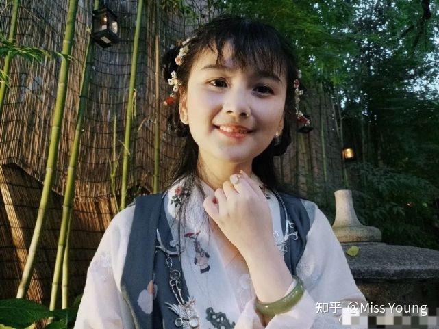 小羽的真实年龄 v2-f23e5d6826836fa492e17bae874de59e_r.jpg