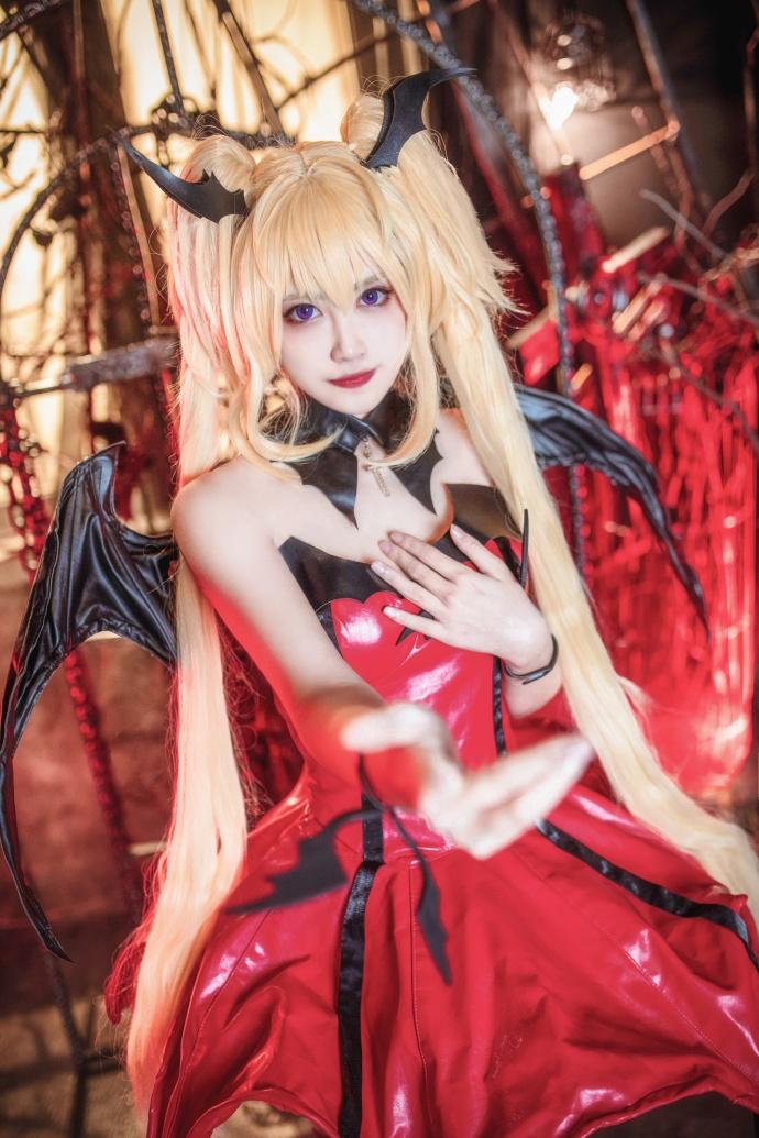 守护甜心月咏歌呗恶魔变身cosplay