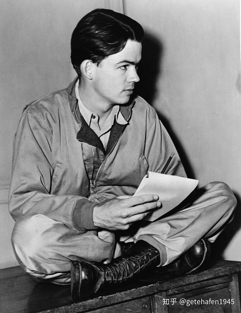 在战争期间,美国漫画家比尔·莫德林(bill maudlin)甚至把它画进了