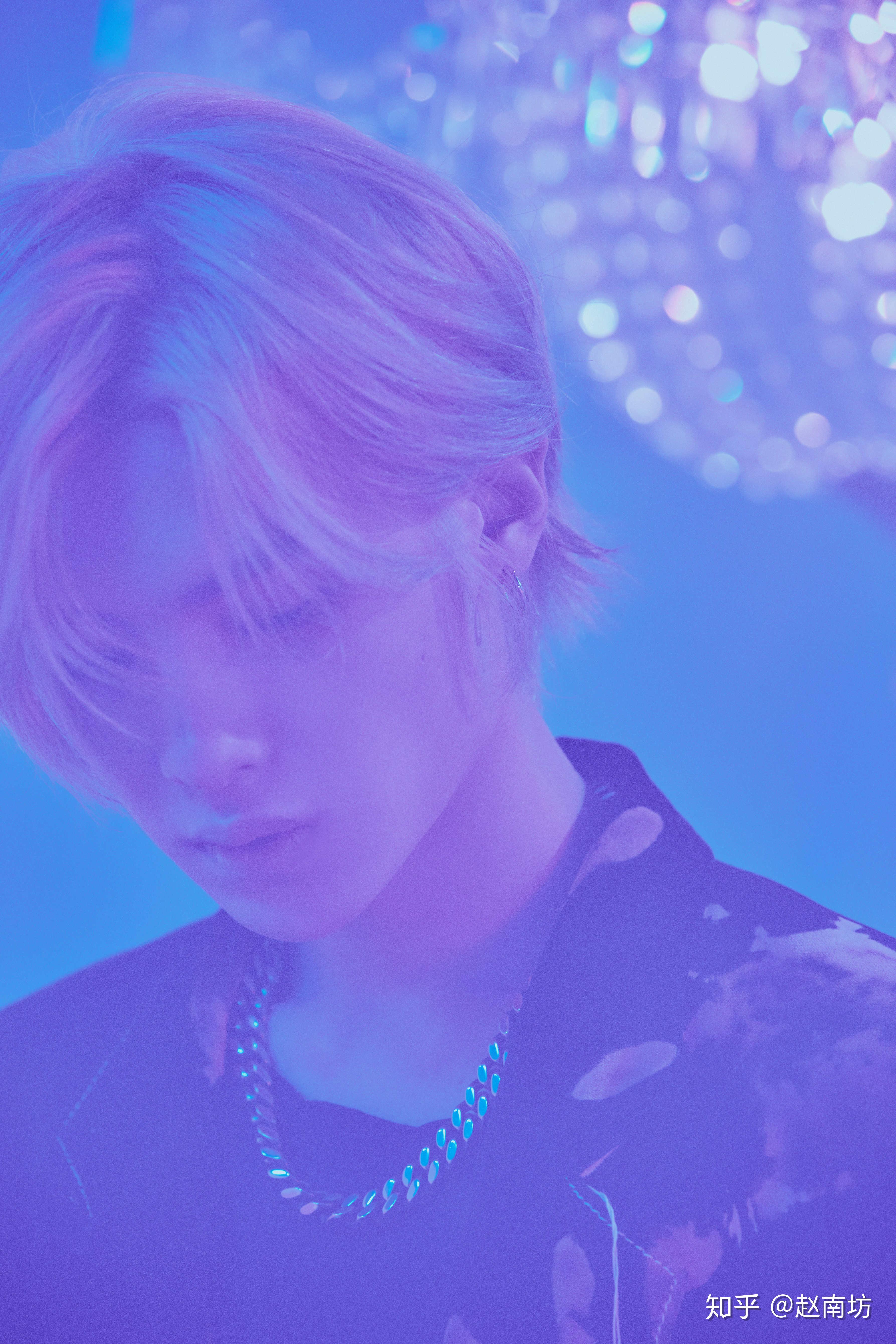 作为主打曲,《psycho》可谓是为整张专辑奠定了基调:黄明昊所阐述的"