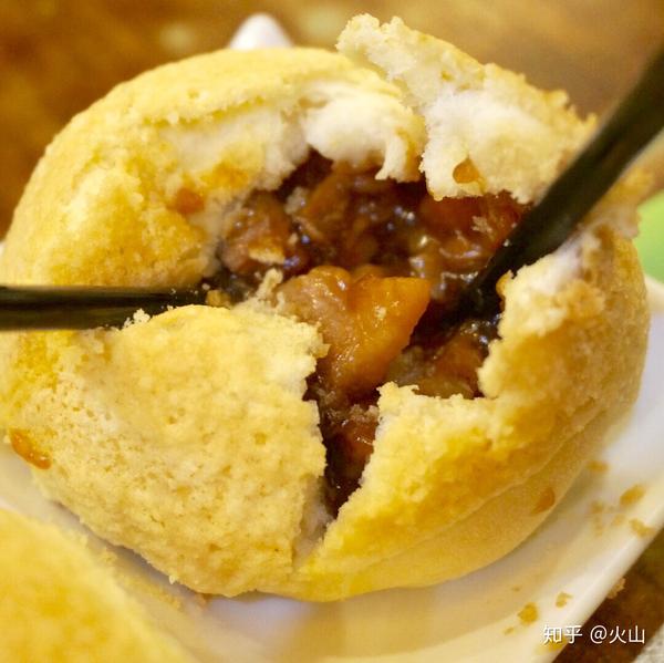 当然是香港,深水埗添好运的闪亮酥皮叉烧包         筷子一放,不加以