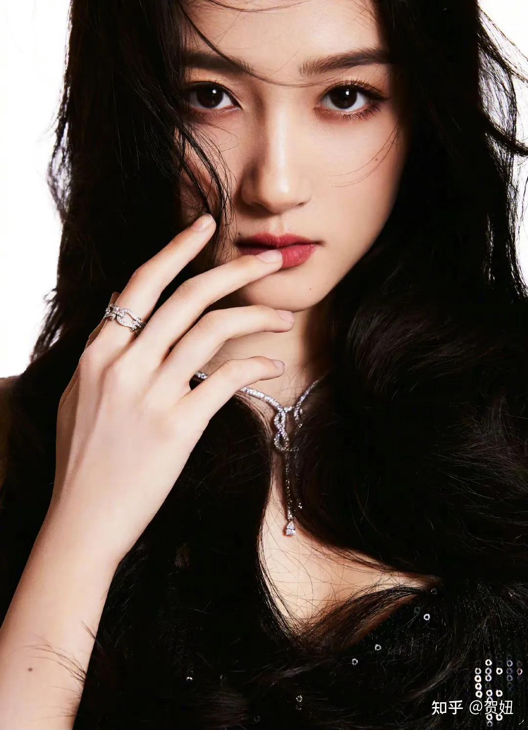 国民闺女华丽蜕变,关晓彤越来越了有女王范了 - 知乎