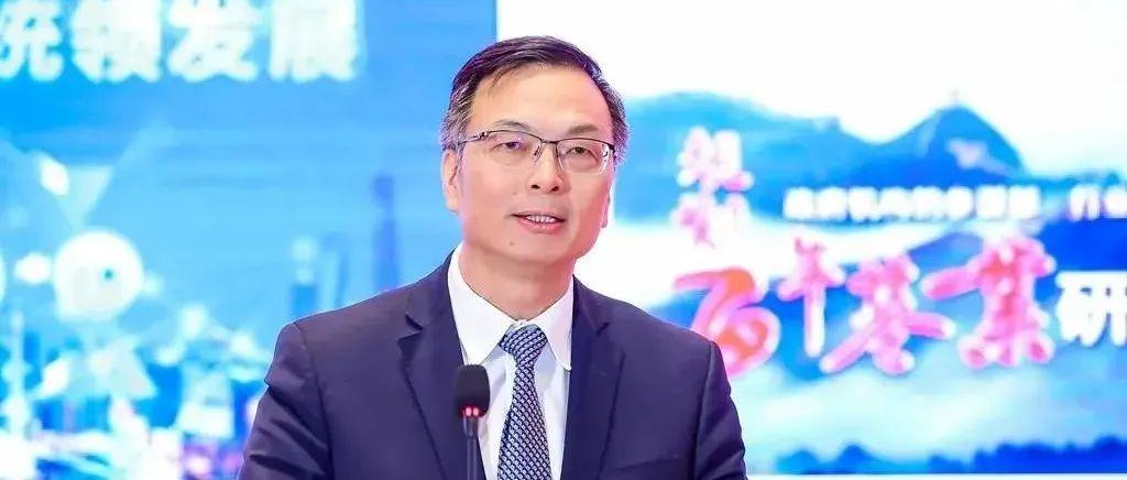 他是钢铁界的学者老总为中国钢铁做出了巨大的贡献李院长一路走好