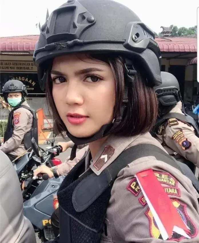 在印尼当女警首先要检查贞操