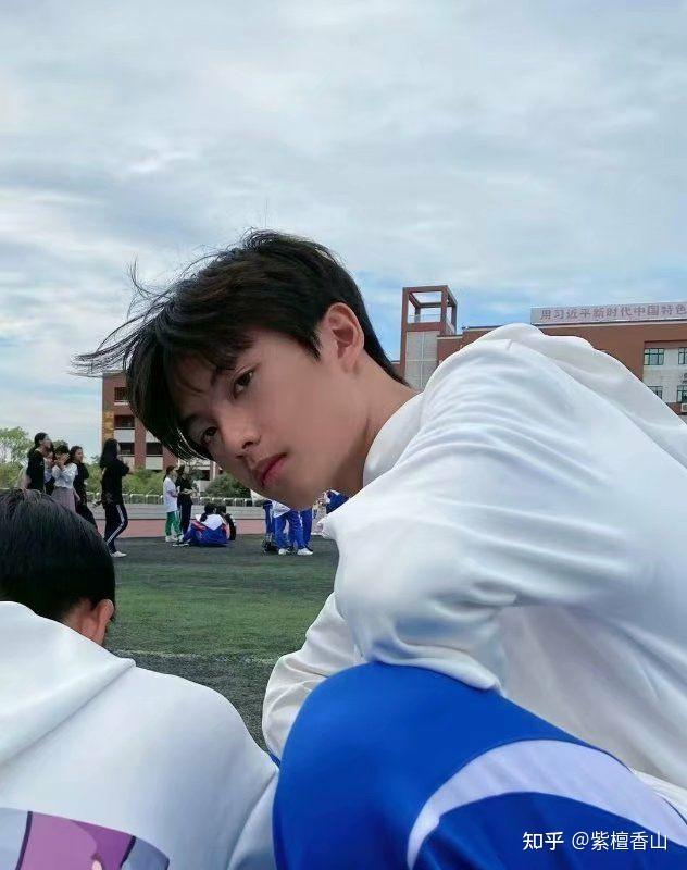 你们学校的校草帅到什么程度? - 知乎