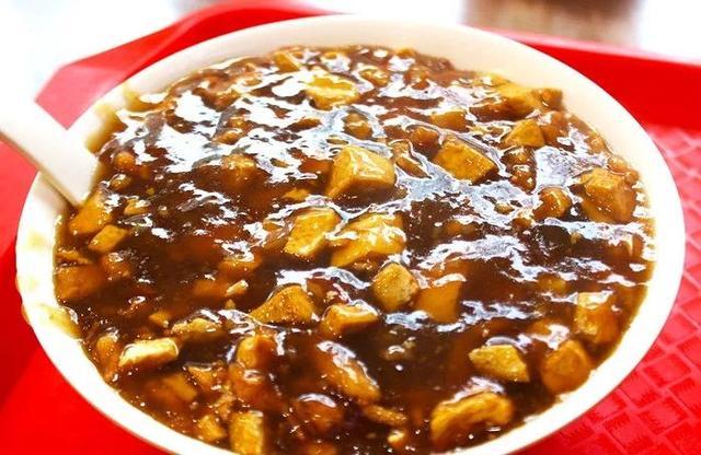 敲肉羹是丽水市缙云县的特色名吃,缙云无论城乡婚庆喜宴,还是逢年过节