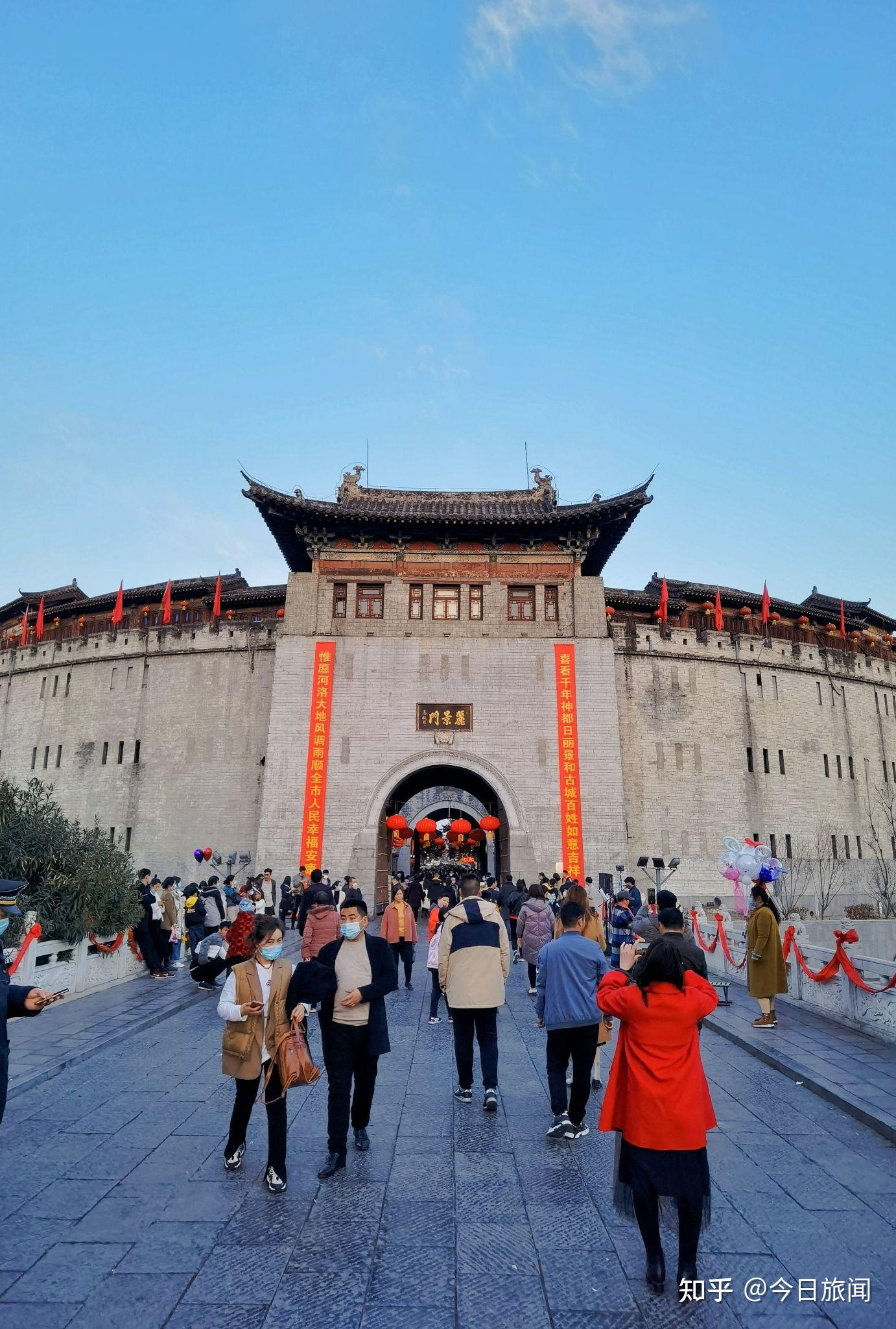 大年初三,从西向东,从西关九龙鼎出发到达洛阳老城丽景门.