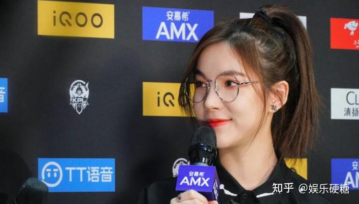 徐诗琪离开塞纳河的徐诗琪没有回归素人,而是化名徐十七成为电竞主播