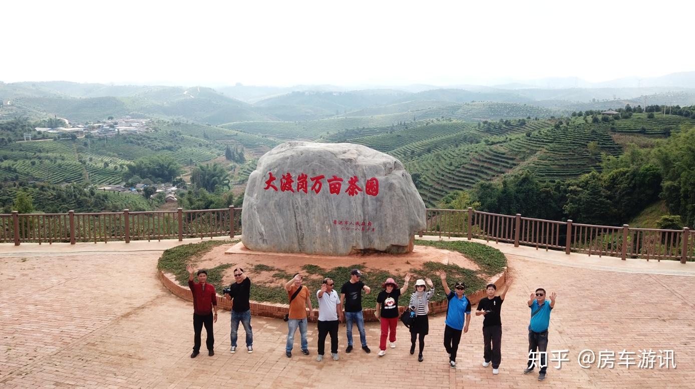 从普洱到大渡岗万亩茶园,70公里,版纳的茶园肯定要看一看,飞机飞起,来