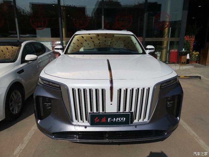 正午阳光下.红旗suv家族:纯电版老大pk燃油版老大,2个顶配谁与争锋?