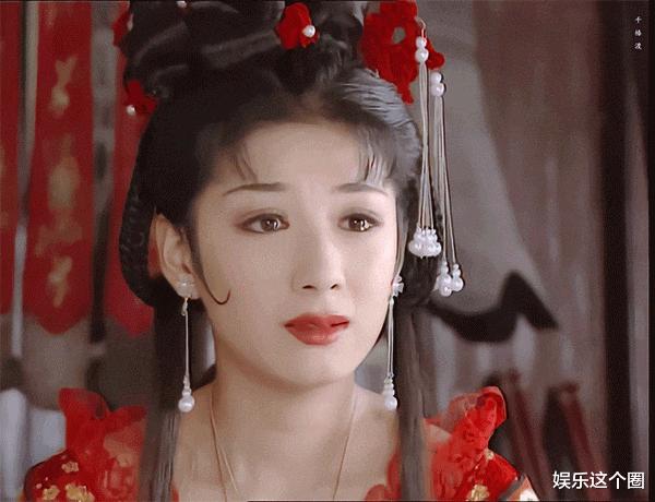 《乘风破浪》第三季开播：谢娜主持终于拿手卡了，有被王心凌甜到(2021乘风破浪第三季播出时间)